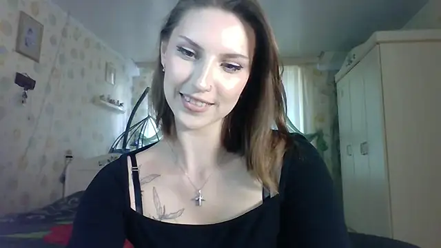 Snapshot of RuxaShade chatting on 09.29.25 RuxaShade online show from 09.29.25