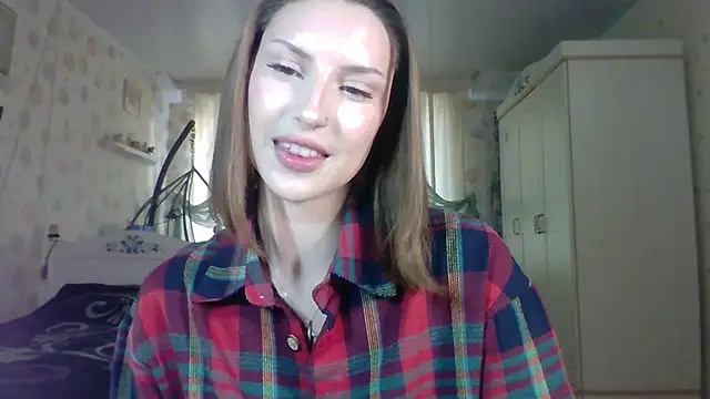 Snapshot of RuxaShade chatting on 10.02.25 RuxaShade online show from 10.02.25