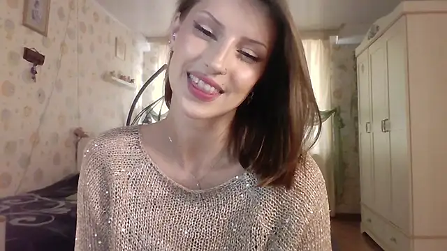 Snapshot of RuxaShade chatting on 10.22.25 RuxaShade online show from 10.22.25