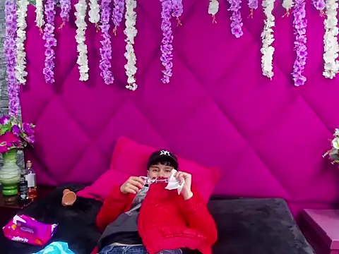 Snapshot of Bruno_Cruzz chatting on 09.25.25 Bruno Cruzz online show from 09.25.25