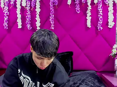 Snapshot of Bruno_Cruzz chatting on 09.26.25 Bruno Cruzz online show from 09.26.25