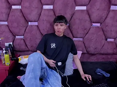 Snapshot of Bruno_Cruzz chatting on 11.14.25 Bruno Cruzz online show from 11.14.25