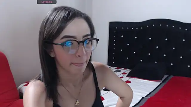 Snapshot of Coraline_Playful chatting on 10.04.25 Coraline Playful online show from 10.04.25