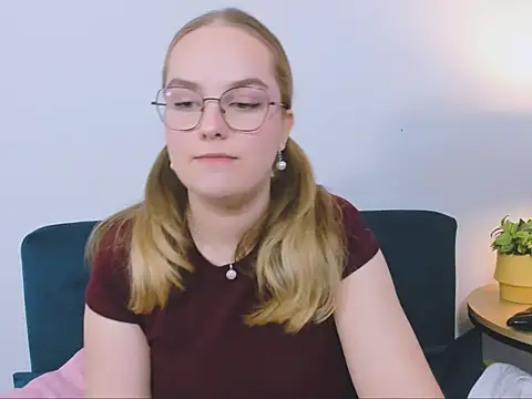 AliceCrazy69 online show from 12.19.25