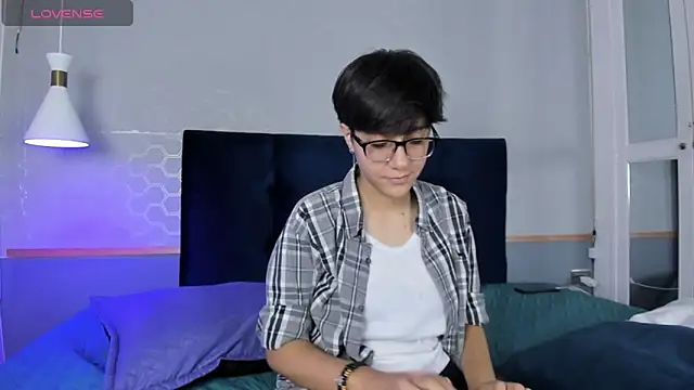 Snapshot of Tsuki_Maru chatting on 09.30.25 Tsuki Maru online show from 09.30.25