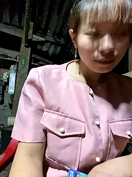 Snapshot of Mai_bb chatting on 10.31.25 Mai bb online show from 10.31.25