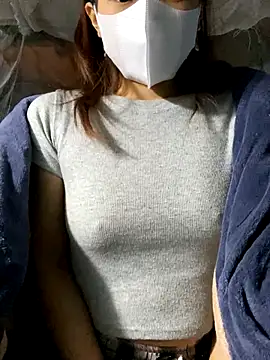 Snapshot of Mai_bb chatting on 11.18.25 Mai bb online show from 11.18.25