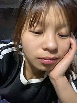 Snapshot of Mai_bb chatting on 11.19.25 Mai bb online show from 11.19.25