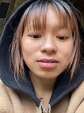 Snapshot of Mai_bb chatting on 11.20.25 Mai bb online show from 11.20.25