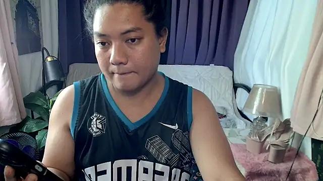 QueenieBrooks online show from 03.24.26