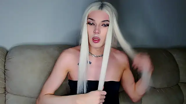 Snapshot of YourTrixie chatting on 11.21.25 YourTrixie online show from 11.21.25