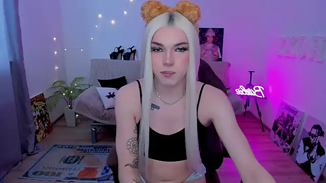 Snapshot of YourTrixie chatting on 02.08.26 YourTrixie online show from 02.08.26