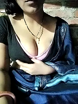 Snapshot of Hottestgirll chatting on 10.08.25 Hottestgirll online show from 10.08.25