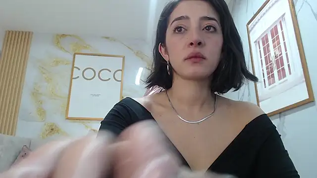 Snapshot of sara_lopez_s chatting on 09.25.25 sara lopez s online show from 09.25.25