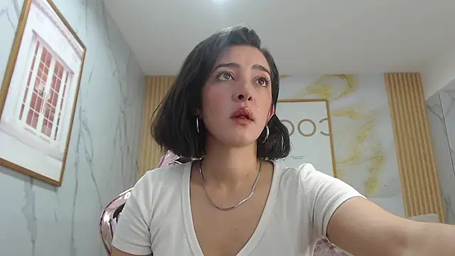 Snapshot of sara_lopez_s chatting on 09.27.25 sara lopez s online show from 09.27.25