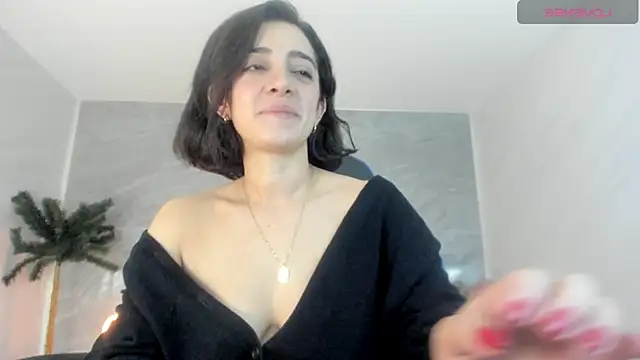 Snapshot of sara_lopez_s chatting on 10.02.25 sara lopez s online show from 10.02.25