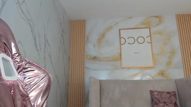 Snapshot of sara_lopez_s chatting on 10.02.25 sara lopez s online show from 10.02.25