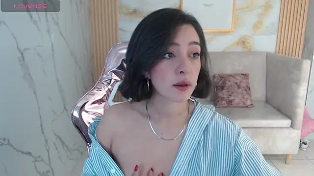 Snapshot of sara_lopez_s chatting on 10.08.25 sara lopez s online show from 10.08.25