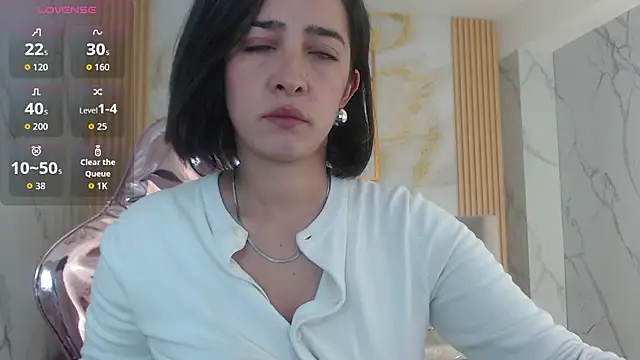 Snapshot of sara_lopez_s chatting on 10.22.25 sara lopez s online show from 10.22.25