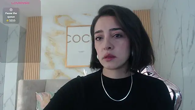 Snapshot of sara_lopez_s chatting on 10.24.25 sara lopez s online show from 10.24.25