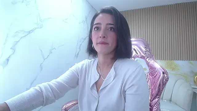 Snapshot of sara_lopez_s chatting on 11.04.25 sara lopez s online show from 11.04.25