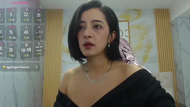 Snapshot of sara_lopez_s chatting on 11.24.25 sara lopez s online show from 11.24.25