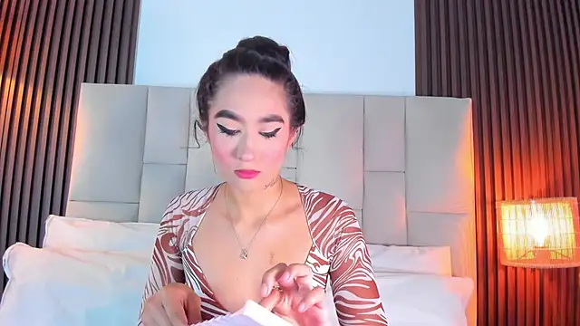 Snapshot of Nicolqueen_ chatting on 06.23.26 Nicolqueen online show from 06.23.26