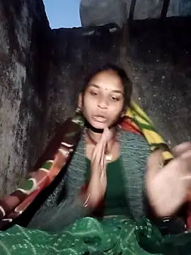 Snapshot of Idhika_Jha chatting on 11.29.25 Idhika Jha online show from 11.29.25