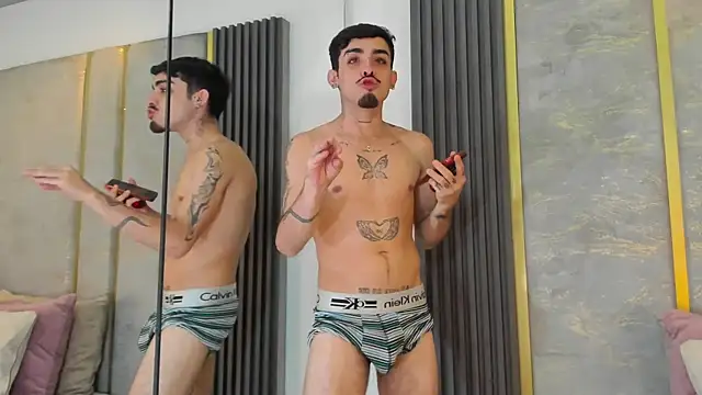 Snapshot of NikoStone_ chatting on 10.05.25 NikoStone online show from 10.05.25