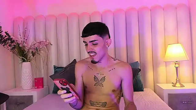 Snapshot of NikoStone_ chatting on 10.30.25 NikoStone online show from 10.30.25