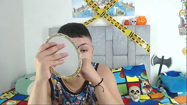 Snapshot of christopher_Hot chatting on 10.21.25 christopher Hot online show from 10.21.25