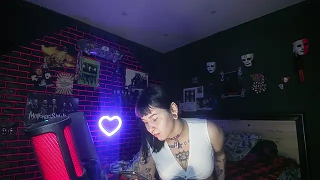 Snapshot of MessalinaOfficial chatting on 09.10.25 MessalinaOfficial online show from 09.10.25