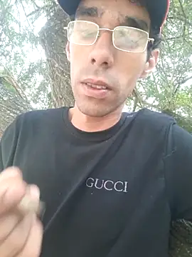 Snapshot of Dedede32 chatting on 11.03.25 Dedede32 online show from 11.03.25