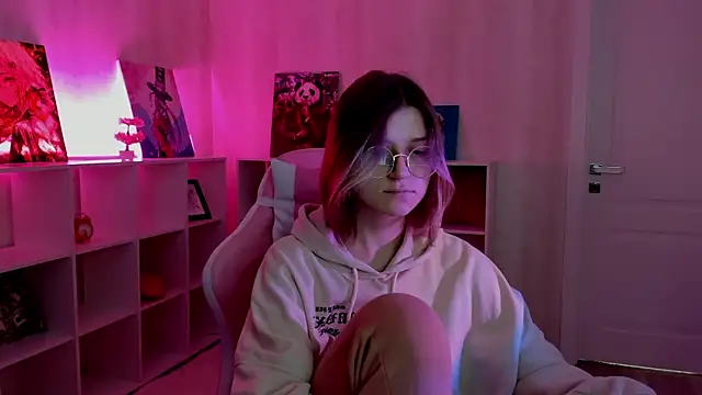 Snapshot of Agnes_Passero chatting on 09.30.25 Agnes Passero online show from 09.30.25