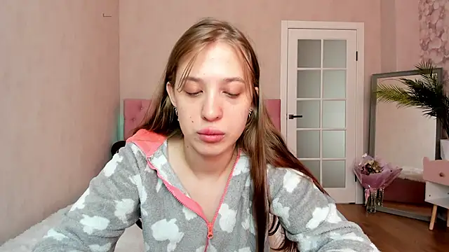 Snapshot of LightStar_18 chatting on 09.17.25 LightStar 18 online show from 09.17.25