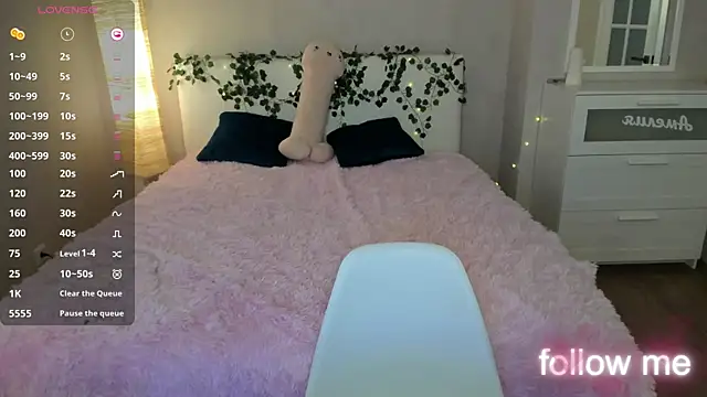 Snapshot of LightStar_18 chatting on 09.18.25 LightStar 18 online show from 09.18.25