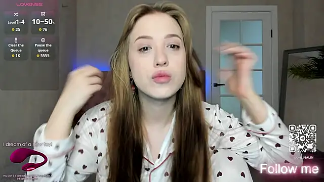 Snapshot of LightStar_18 chatting on 09.25.25 LightStar 18 online show from 09.25.25