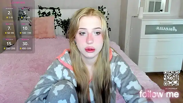 Snapshot of LightStar_18 chatting on 10.04.25 LightStar 18 online show from 10.04.25