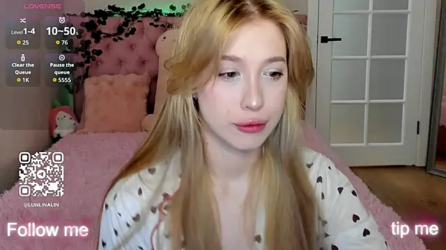 Snapshot of LightStar_18 chatting on 11.27.25 LightStar 18 online show from 11.27.25