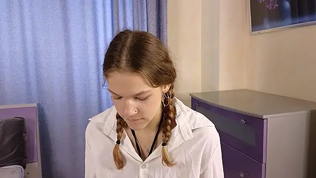 Snapshot of VelvetRisque chatting on 10.12.25 VelvetRisque online show from 10.12.25