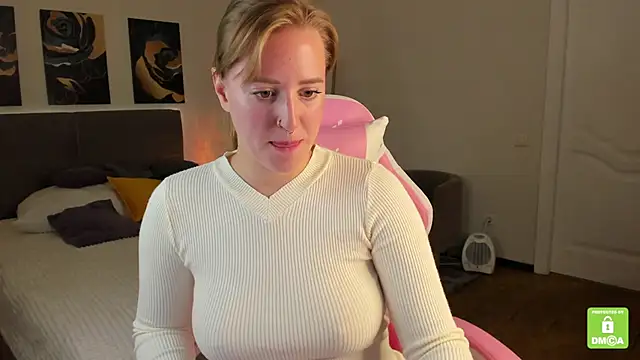 Snapshot of Alice_Cire chatting on 09.12.25 Alice Cire online show from 09.12.25