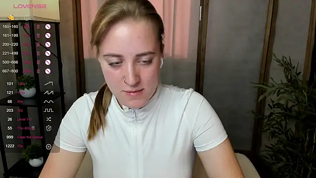 Snapshot of Alice_Cire chatting on 10.20.25 Alice Cire online show from 10.20.25