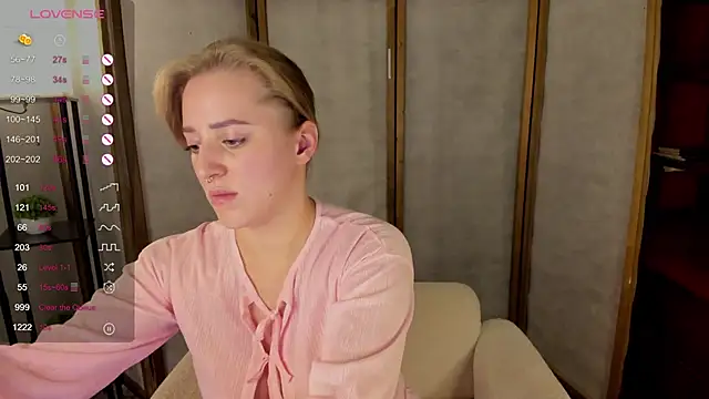 Snapshot of Alice_Cire chatting on 11.16.25 Alice Cire online show from 11.16.25