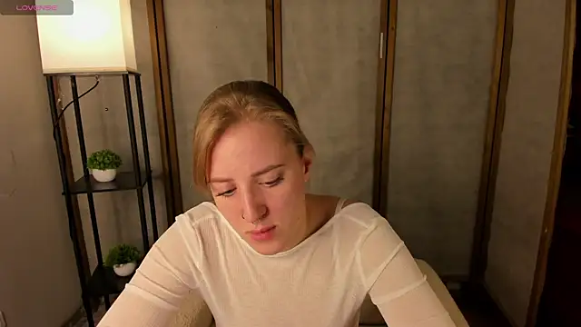 Snapshot of Alice_Cire chatting on 11.17.25 Alice Cire online show from 11.17.25