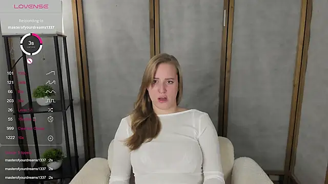 Snapshot of Alice_Cire chatting on 11.21.25 Alice Cire online show from 11.21.25