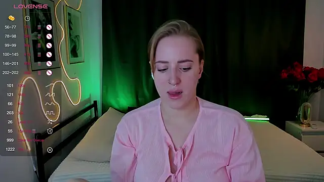 Snapshot of Alice_Cire chatting on 12.03.25 Alice Cire online show from 12.03.25