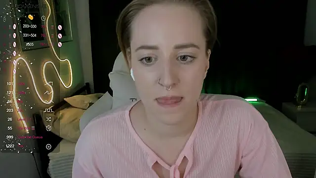 Snapshot of Alice_Cire chatting on 12.14.25 Alice Cire online show from 12.14.25