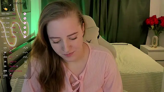 Snapshot of Alice_Cire chatting on 12.21.25 Alice Cire online show from 12.21.25