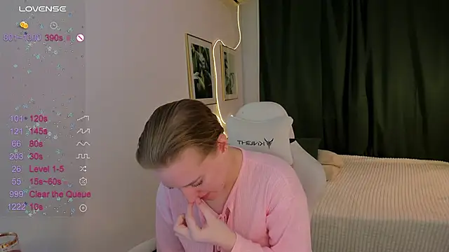 Snapshot of Alice_Cire chatting on 01.05.26 Alice Cire online show from 01.05.26