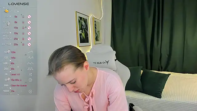 Snapshot of Alice_Cire chatting on 01.09.26 Alice Cire online show from 01.09.26